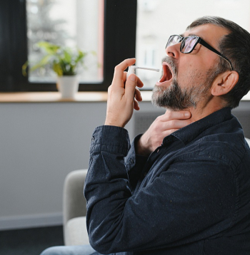 Pēc kakla aerosola lietošanas kādu laiku jāatturas no ēšanas un dzeršanas.