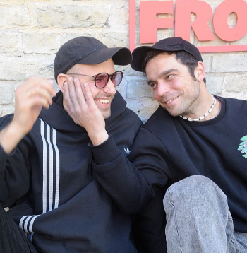 Dejas un teātra mākslinieks, horeogrāfs Rūdolfs Gediņš (no kreisās) un režisors, dramaturgs un aktieris Klāvs Mellis spriež, ka "Kvadrifrona" izrādes nav vien pašterapeitisks process.