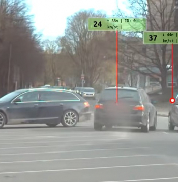 BMW Jelgavā bēg no policijas.