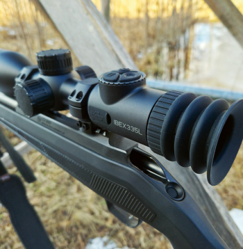 ThermTec IBEX335L ir ļoti kompakts un neliels tēmēklis.