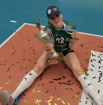 Latvijas izlases diagonālā spēlētāja Megija Dambrehte vakar Kūsamo "Polkky" rindās kļuva par Somijas meistarsacīkšu uzvarētāju, finālā pārspējot komandu, kurā viņa spēlēja pirms divām sezonām.