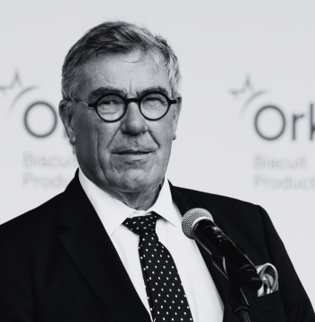 "Orkla" lielākais akcionārs Šteins Eriks Hāgens piedalās pārtikas uzņēmuma "Orkla Latvija" cepumu un vafeļu ražotnes atklāšanas pasākumā Ādažos.