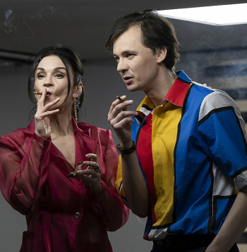Mārtiņš Meiers (Pīters Kītings) un Ilze Ķuzule-Skrastiņa (Dominika Frankona).