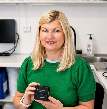 "Mūsu uzņēmuma ambīcijas ir lielas, strādāsim pie jauniem produktiem un zīmola atpazīstamības gan vietējā tirgū, gan ārpus mūsu valsts robežām," saka uzņēmuma "Kemern Cosmetics" dibinātāja un zīmola radītāja Mairita Čuda.