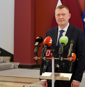 Aizsardzības ministra amata kandidāts, pulkvedis Raivis Melnis piedalās preses konferencē pēc tikšanās ar Ministru prezidenti Ministru kabinetā. Aizsardzības ministra amata kandidāts, pulkvedis Raivis Melnis piedalās preses konferencē pēc tikšanās ar Ministru prezidenti Ministru kabinetā.