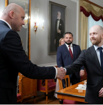 "Apvienotais saraksts" Saeimas frakcijas deputāts Andris Kulbergs (no kreisās) un partijas "Progresīvie" Saeimas frakcijas vadītājs Andris Šuvajevs.