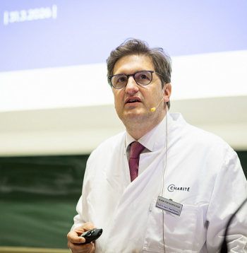Berlīnes Universitātes slimnīcas Šaritē radioloģijas nodaļas vadītājs Jens Vogels-Klaussens organizēja HANSE pētījumu, lai pierādītu, ka plaušu vēža skrīningu, izmantojot zemas staru devas datortomogrāfiju, var veiksmīgi ieviest ikdienas klīniskajā praksē.