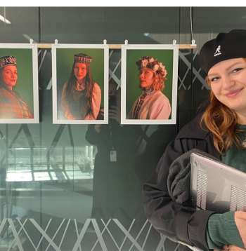Apmaiņas gadā Laura devās uz filmu skolu Dublinā, savukārt prakses laikā vēlreiz mēroja ceļu pāri Atlantijas okeānam, lai stažētos Mineapolisā, tajā pašā pilsētā, kur dzīvoja vidusskolas laikā. Apmaiņas gadā Laura devās uz filmu skolu Dublinā, savukārt prakses laikā vēlreiz mēroja ceļu pāri Atlantijas okeānam, lai stažētos Mineapolisā, tajā pašā pilsētā, kur dzīvoja vidusskolas laikā.