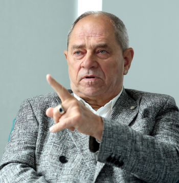 Māris Gailis: "Problēma ir, ka valdība nemēdz būt labs pasūtītājs. To redz ne tikai saistībā ar dzelzceļa būvi, bet nemācēšanu uzstādīt uzdevumu un nesekošanu līdzi vērojam arī IT sistēmu ieviešanā, un tad izpildītāji tin ap pirkstu."