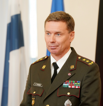 Nacionālo bruņoto spēku komandieris ģenerālmajors Kaspars Pudāns.