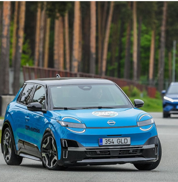 Pat mazākais no šī gada Latvijas autokonkursos pieteiktajiem elektromobiļiem "Nissan Micra" sver veselas pusotras tonnas.