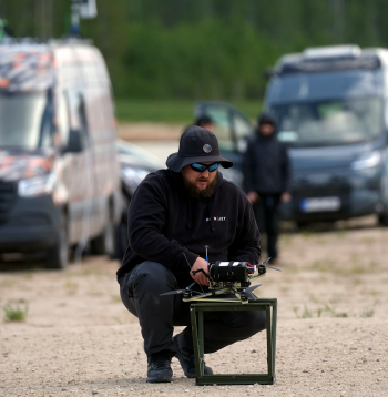 Militārajā poligonā "Sēlija" tiek prezentētas modernākās dronu un pretdronu tehnoloģijas.