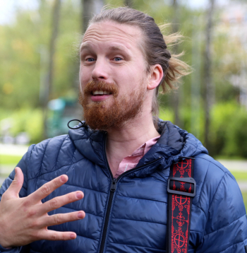 Latvijā dzīvojošais vācietis, grupas "Aarzemnieki" solists Jorens Šteinhauers.