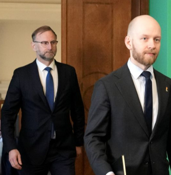 Bijušais satiksmes ministrs Atis Švinka (no kreisās) un partijas "Progresīvie" Saeimas frakcijas priekšsēdētājs Andris Šuvajevs.
