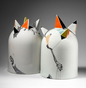 Pēteris Martinsons (Latvija). "Raķetes". Porcelāns, glazūra, virsglazūras zīmējums, dekols, 1980, Rīgas Porcelāna muzeja krājums. Pēteris Martinsons (Latvija). "Raķetes". Porcelāns, glazūra, virsglazūras zīmējums, dekols, 1980, Rīgas Porcelāna muzeja krājums.