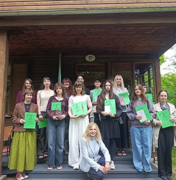 Latvijas skolēnu un jauniešu literāro darbu konkursa "Aicinājums" laureāti Jāņa Akuratera muzejā.