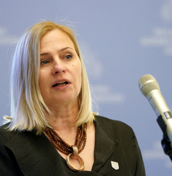 Paula Stradiņa Klīniskās universitātes slimnīcas (PSKUS) valdes locekle Dace Žentiņa piedalās PSKUS 115 gadu jubilejas pasākumā.