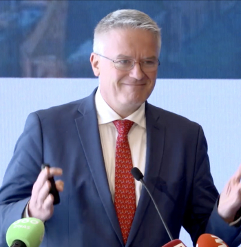 Matiass Kormans, OECD ģenerālsekretārs. Matiass Kormans, OECD ģenerālsekretārs.
