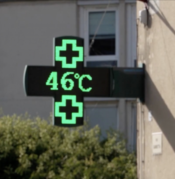 Francijas gaisa temperatūra dažviet sasniedz pat 46 grādus. 