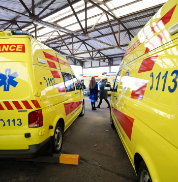 Neatliekamās medicīniskās palīdzības dienesta (NMPD) automašīnas. Neatliekamās medicīniskās palīdzības dienesta (NMPD) automašīnas.