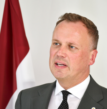 Viedās administrācijas un reģionālās attīstības ministrs Edgars Tavars. Viedās administrācijas un reģionālās attīstības ministrs Edgars Tavars.