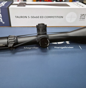Tēmēklim Vector Optics Tauron 5–50x60 ED Competition ir viss, lai lodi precīzi raidītu arī ļoti tālā mērķī! Tēmēklim Vector Optics Tauron 5–50x60 ED Competition ir viss, lai lodi precīzi raidītu arī ļoti tālā mērķī!