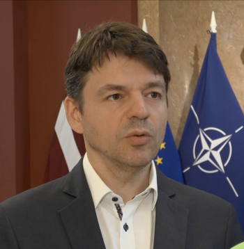 Edvīns Šnore, Iekšlietu ministrijas parlamentārais sekretārs. Edvīns Šnore, Iekšlietu ministrijas parlamentārais sekretārs.