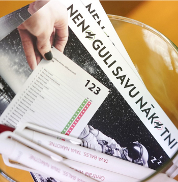 "Nenoguli savu nākotni," mudina Centrālā vēlēšanu komisija. Lai gan balsojums būs tikai oktobrī, ar iesniegtajiem sarakstiem, kandidātiem un programmām var iepazīties jau tagad. "Nenoguli savu nākotni," mudina Centrālā vēlēšanu komisija. Lai gan balsojums būs tikai oktobrī, ar iesniegtajiem sarakstiem, kandidātiem un programmām var iepazīties jau tagad.