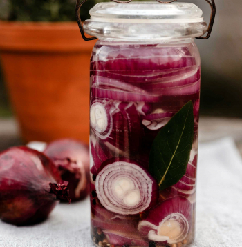Fermentēti sīpoli.