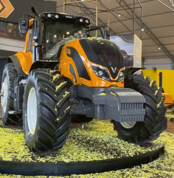 'Valtra M5' traktors.