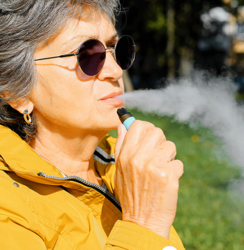 E­cigarešu lieto­tājiem ir aptuveni par 71% augstāks insulta, par 51% augstāks sirdstrie­kas un par 49% augstāks sāpju krūtīs (var liecināt par infarktu) risks nekā nesmēķētājiem. 