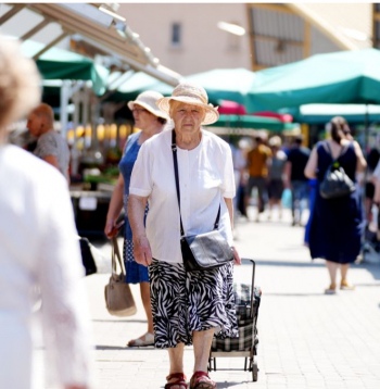 Tuvāko 35 gadu laikā Eiropā vidējais pensijā došanās laiks pieaugs par diviem gadiem vīriešiem un 2,6 gadiem sievietēm. Tuvāko 35 gadu laikā Eiropā vidējais pensijā došanās laiks pieaugs par diviem gadiem vīriešiem un 2,6 gadiem sievietēm.