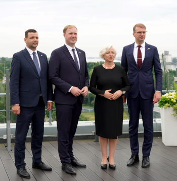 Zaļo un Zemnieku savienībs (ZZS) kandidātu sarakstu līderi - labklājības ministrs Reinis Uzulnieks (no kreisās), premjera amata kandidāts, ekonomikas ministrs Viktors Valainis, Vidzemes saraksta līdere, Saeimas priekšsēdētāja Daiga Mieriņa un Latgales saraksta līderis, Saeimas deputāts Kaspars Melnis piedalās pasākumā, kura laikā ZZS iepazīstina ar programmu un sarakstu līderiem 15.Saeimas vēlēšanām.