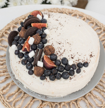 Ātrā zefīra kūka ar ogām.