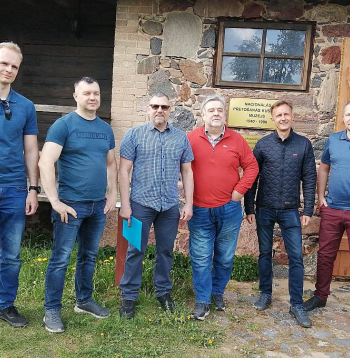 Diskusijas dalībnieki Reinis Ratnieks (no kreisās), Jānis Viļums, Haralds Bruņinieks, Jānis Vasiļevskis, Zigmārs Turčinskis, Uldis Neiburgs.