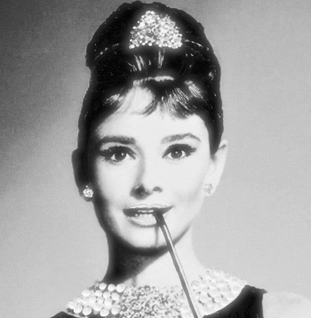 Nīderlandiešu aktrise, fotomodele un bruņinieka mūza Odrija Hepbērna.