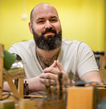 Pedagogs Jānis Rudzītis pieļauj, ka x faktors, kura dēļ skolēni pēc viņa ilgojas, slēpjas vārdā "siltums".