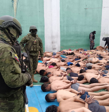 Ekvadoras drošības spēki atguvuši kontroli pār cietumiem.