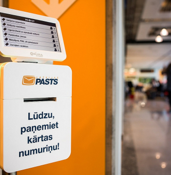 "Latvijas Pasta" padome, kas nupat atkāpusies, valdes priekšsēdētājas amatā pagājušā gada augustā iecēla pašreizējo "Latvijas Pasta" valdes priekšsēdētāju Beāti Krauzi-Čebotari. Viņas vadībā arī intensīvi sākās pasta reorganizācija. Vai nu arī valdei būtu "jāizņem kārtas numuriņš" rindā uz atkāpšanos?