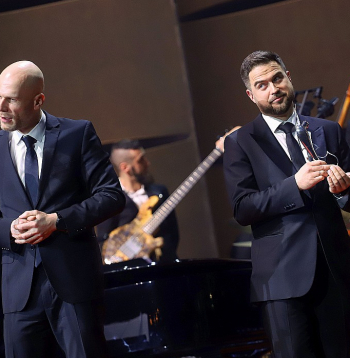 Par īstiem triumfantiem ceremonijā var saukt Latvijas Radio bigbendu. Par to priecājas arī bigbenda vadītājs, saksofonists Kārlis Vanags (no kreisās) un pirmais alta saksofons Dāvis Jurka.
