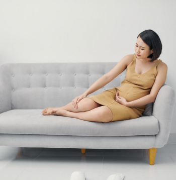 Lai atvieglotu tūskas radītās nepatīkamās sajūtas kājās, vakarā tās var novietot augstāk – virs vidukļa līmeņa – un atpūtināt.