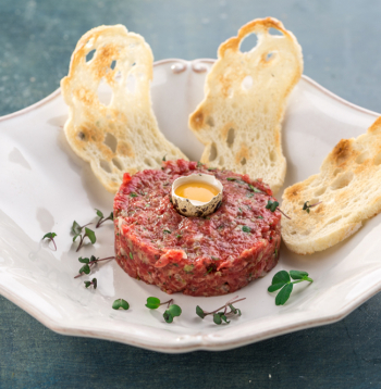 Brieža gaļas tartars.