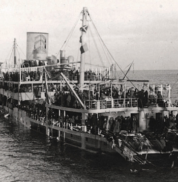 Pasažieru kuģis “Josifs Staļins”.