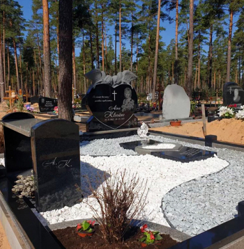 Labiekārtota kapavieta Jaunciema kapos.