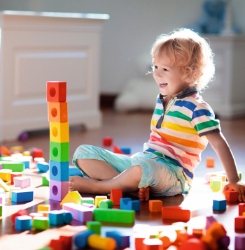 Psihologi izmisīgi aicina pedagogus un vecākus nopietni ierobežot bērnu rīkošanos ar viedierīcēm