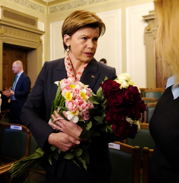 Saeima ārkārtas sēde, kurā lemj par uzticības izteikšanu diplomātei, topošajai ārlietu ministrei Baibai Bražei.