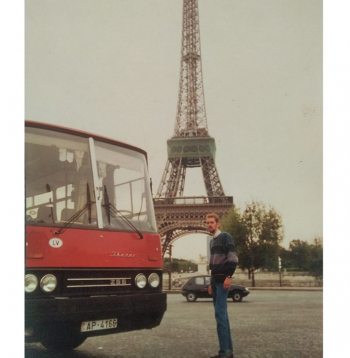Pieredzējušais šoferis Edgars Zaķis Parīzē – vēl "Ikarus" laikos...