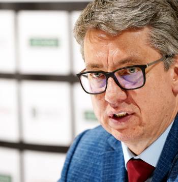 Latvijas hokeja izlases galvenais treneris Harijs Vītoliņš piedalās preses konferencē.