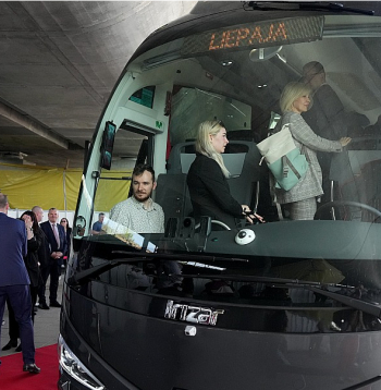 "Lux Express" iesaiste starppilsētu pasažieru pārvadājumos jau izraisījusi cenu karus. Lai veiksmīgāk konkurētu ar jaunpienācēju, samazināt maksu par braucienu nolēmis arī "Liepājas autobusu parks".