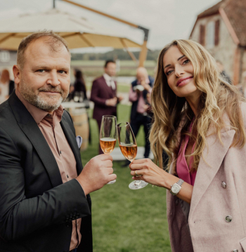 Nurmuižas atjaunošanu Oļegs Fiļs sauc par savu mīlestības darbu, viņa dzīvesdraudzene, tagad arī pils vadītāja Kristīne Jelinska to ievirzījusi biznesa sliedēs.